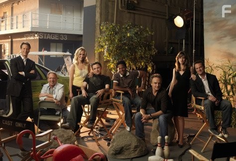 Amanda Peet, Matthew Perry, Steven Weber, Sarah Paulson, Timothy Busfield, D.L. Hughley, Bradley Whitford, and Nate Corddry in Студия 60 на Сансет Стрип (2006)