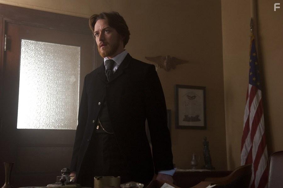 James McAvoy in Заговорщица (2010)