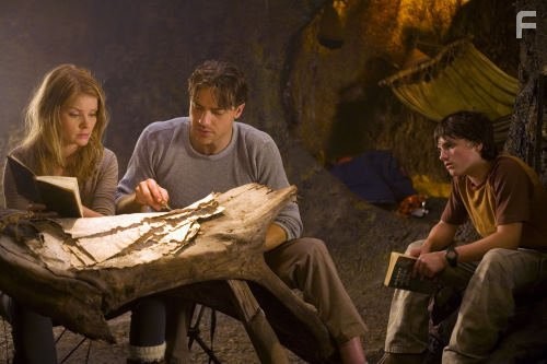 Brendan Fraser, Josh Hutcherson, and Anita Briem in Путешествие к центру Земли (2008)