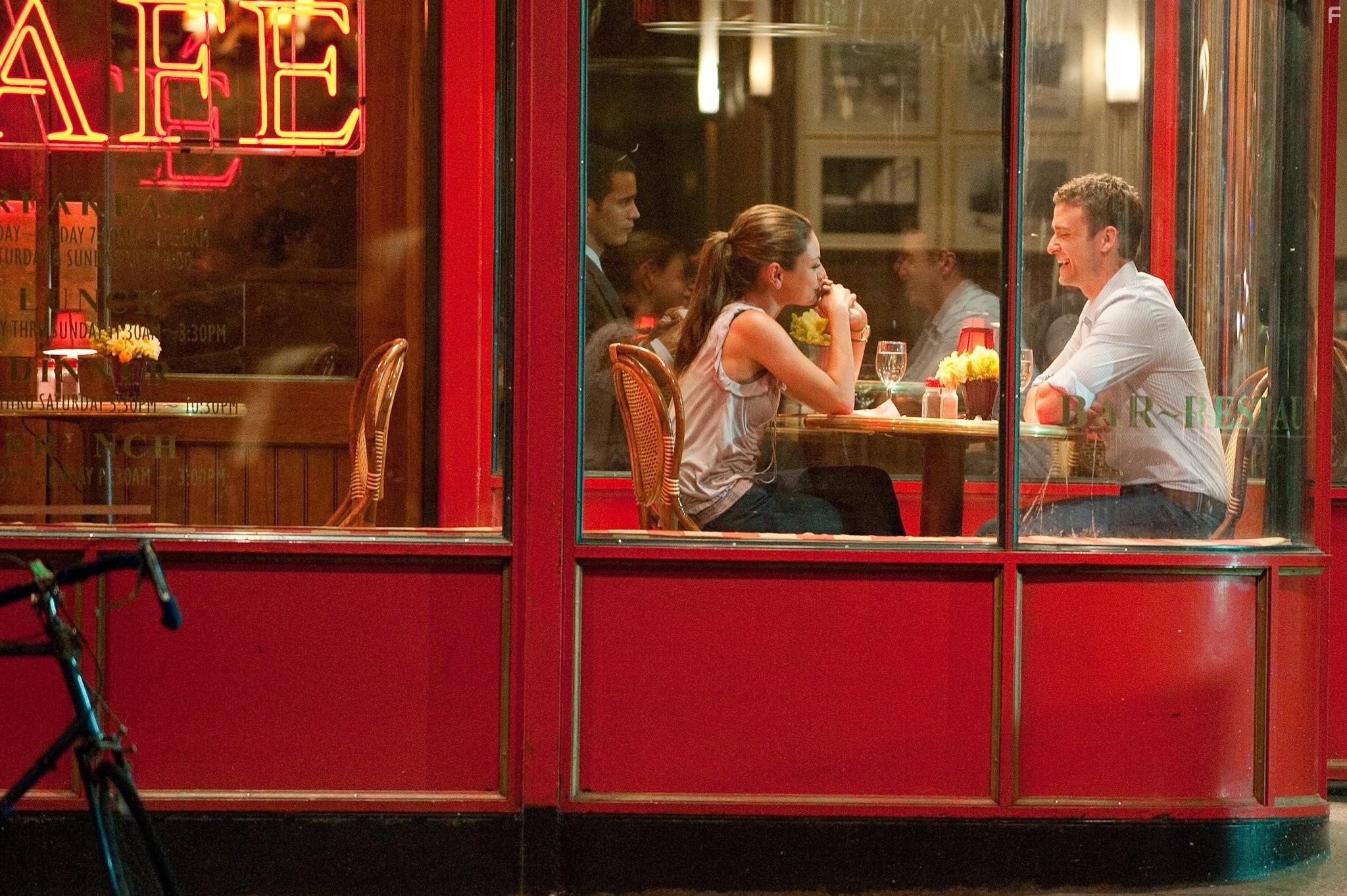 Mila Kunis and Justin Timberlake in Секс по дружбе (2011)