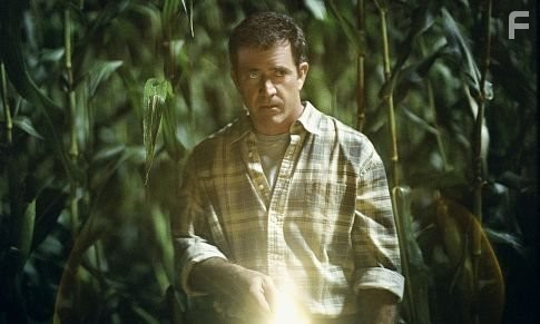 Mel Gibson in Знаки (2002)