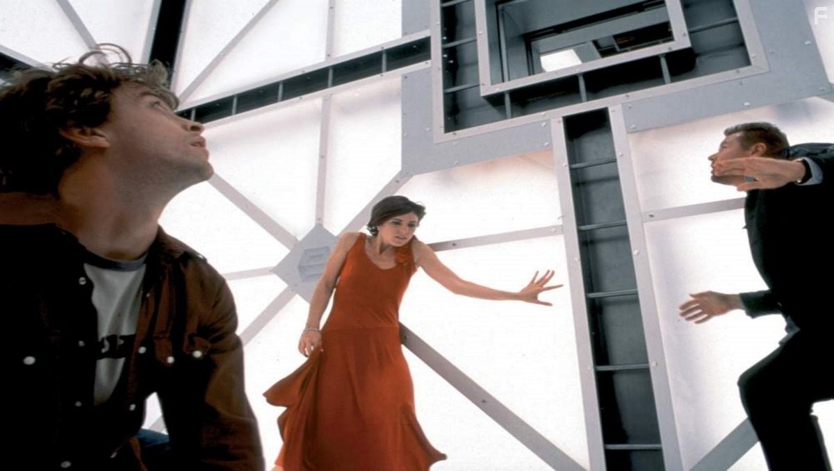 Lindsey Connell, Matthew Ferguson, and Geraint Wyn Davies in Куб 2: Гиперкуб (2002)