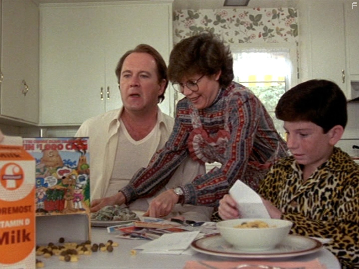 David Ogden Stiers, Kim Darby, and Scooter Stevens in Уж лучше умереть (1985)