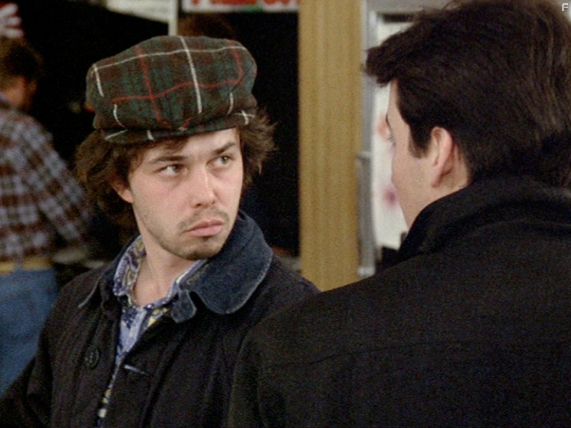 Curtis Armstrong in Уж лучше умереть (1985)
