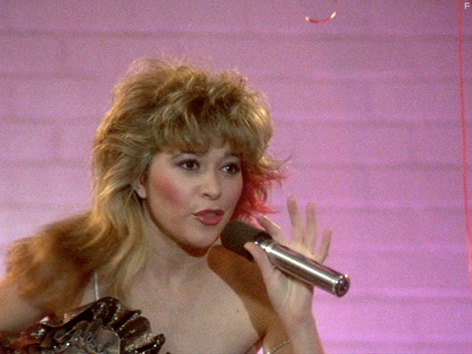 Elizabeth Daily in Уж лучше умереть (1985)