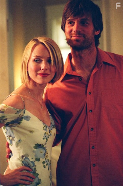 Peter Krause and Naomi Watts in Мы здесь больше не живем (2004)