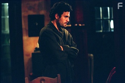 Mark Ruffalo in Мы здесь больше не живем (2004)