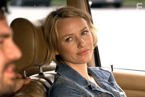 Mark Ruffalo and Naomi Watts in Мы здесь больше не живем (2004)