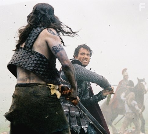 Clive Owen in Король Артур (2004)