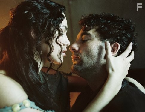 Keira Knightley and Clive Owen in Король Артур (2004)