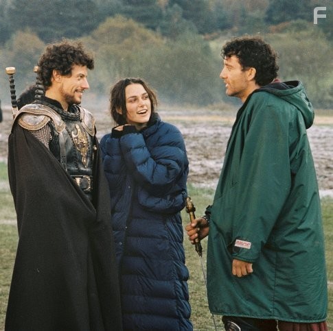 Ioan Gruffudd, Keira Knightley, and Clive Owen in Король Артур (2004)