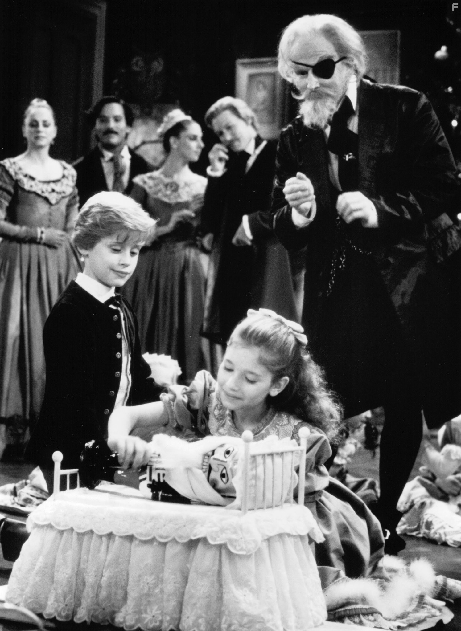 Macaulay Culkin, Bart Robinson Cook, and Jessica Lynn Cohen in Щелкунчик (1993)