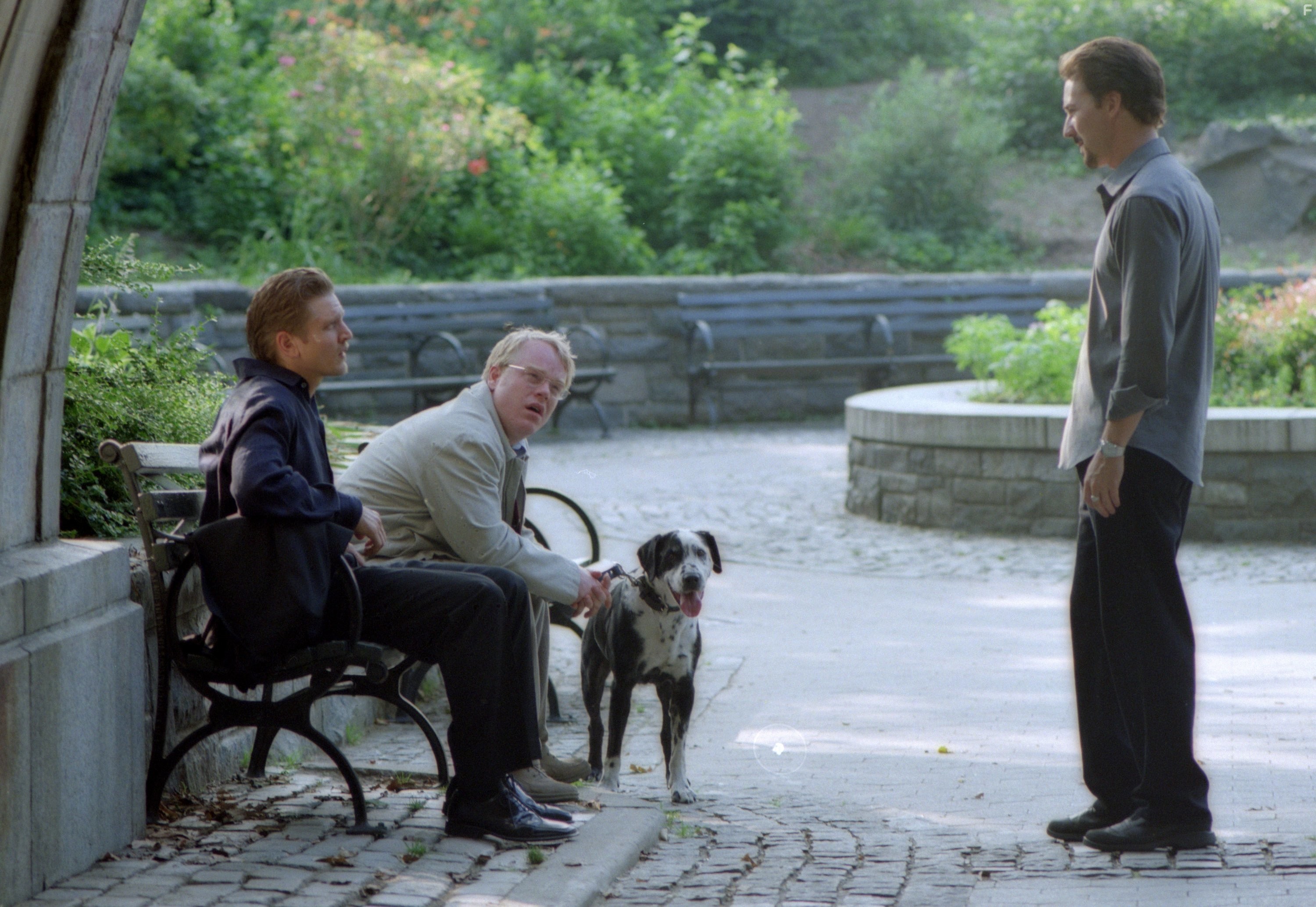 Philip Seymour Hoffman, Edward Norton, and Barry Pepper in 25-Й час (2002)