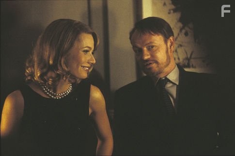 Gwyneth Paltrow and Jared Harris in Сильвия (2003)