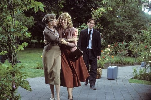 Gwyneth Paltrow, Blythe Danner, and Daniel Craig in Сильвия (2003)