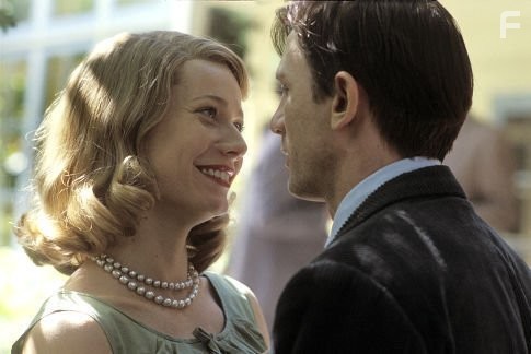 Gwyneth Paltrow and Daniel Craig in Сильвия (2003)