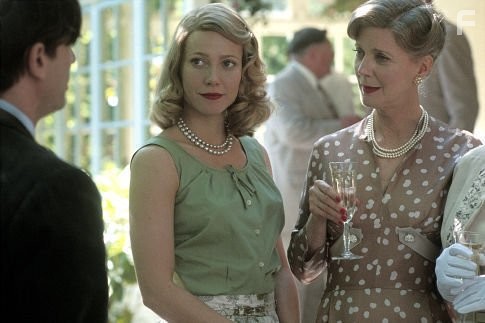 Gwyneth Paltrow and Blythe Danner in Сильвия (2003)