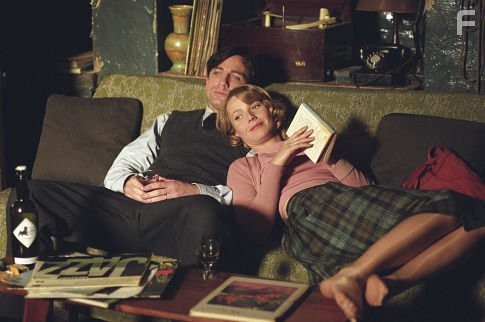 Gwyneth Paltrow and Daniel Craig in Сильвия (2003)