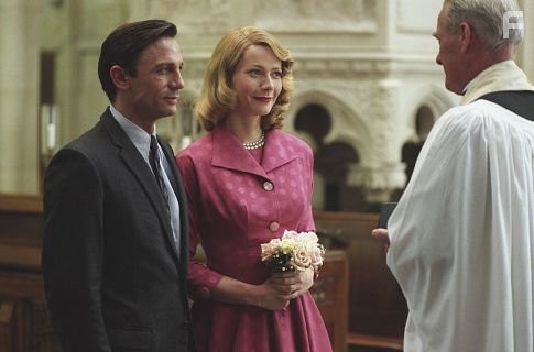 Gwyneth Paltrow and Daniel Craig in Сильвия (2003)
