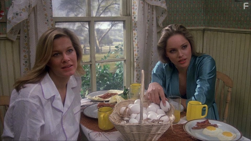 Sharon Stone and Susan Buckner in Смертельное благословение (1981)