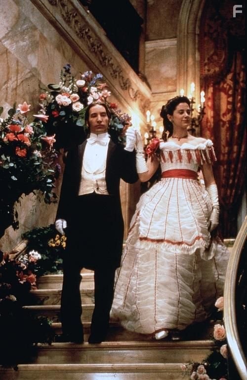 Mira Sorvino and Ronan Vibert in Красотки (1995)