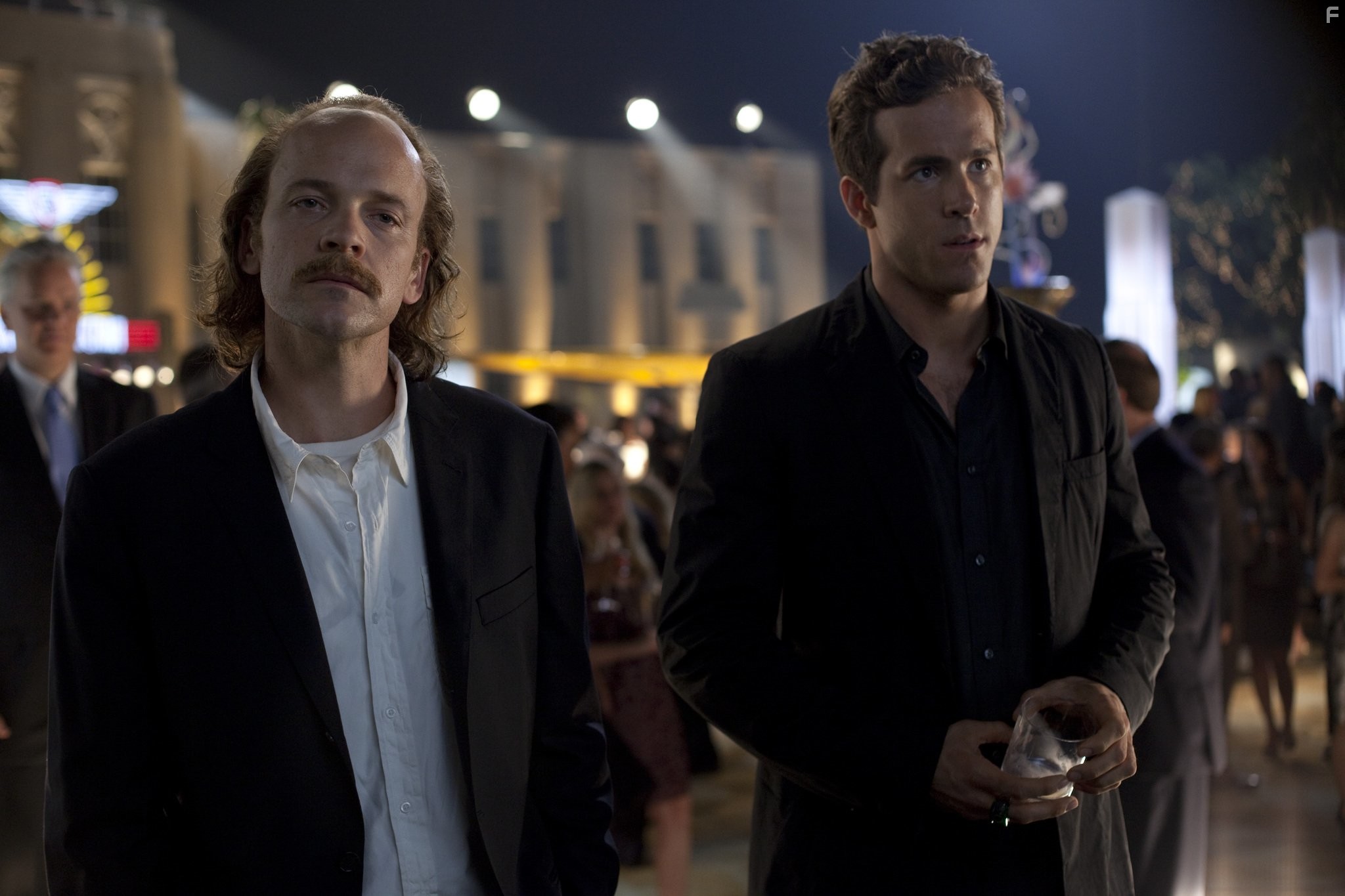 Ryan Reynolds and Peter Sarsgaard in Зелёный фонарь (2011)