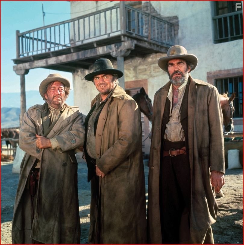 Ernest Borgnine, Jack Elam, and Strother Martin in Ханни Колдер (1971)