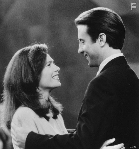 Andy Garcia and Lena Olin in Ночь над Манхэттеном (1996)