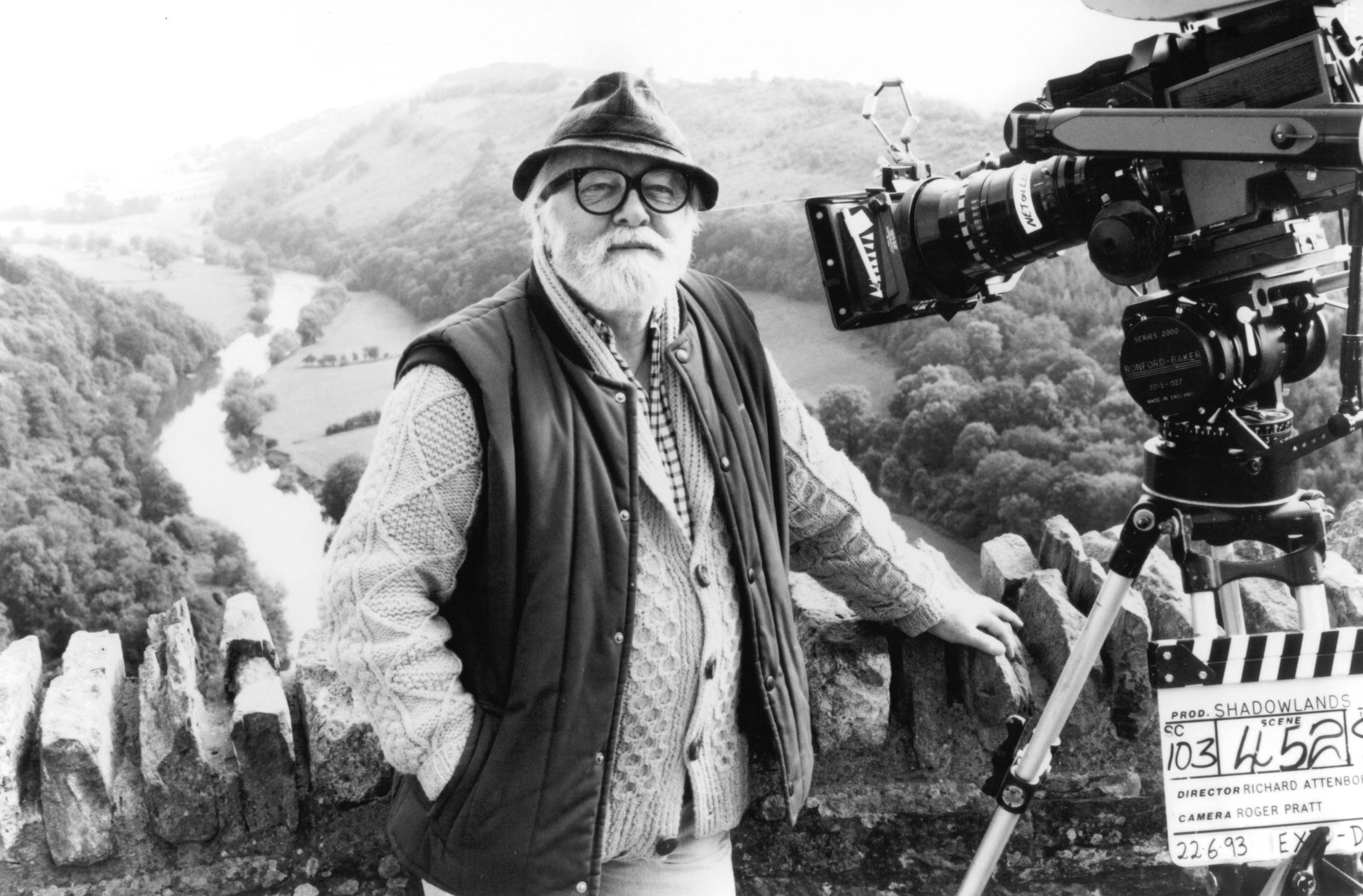 Richard Attenborough in Страна теней (1993)