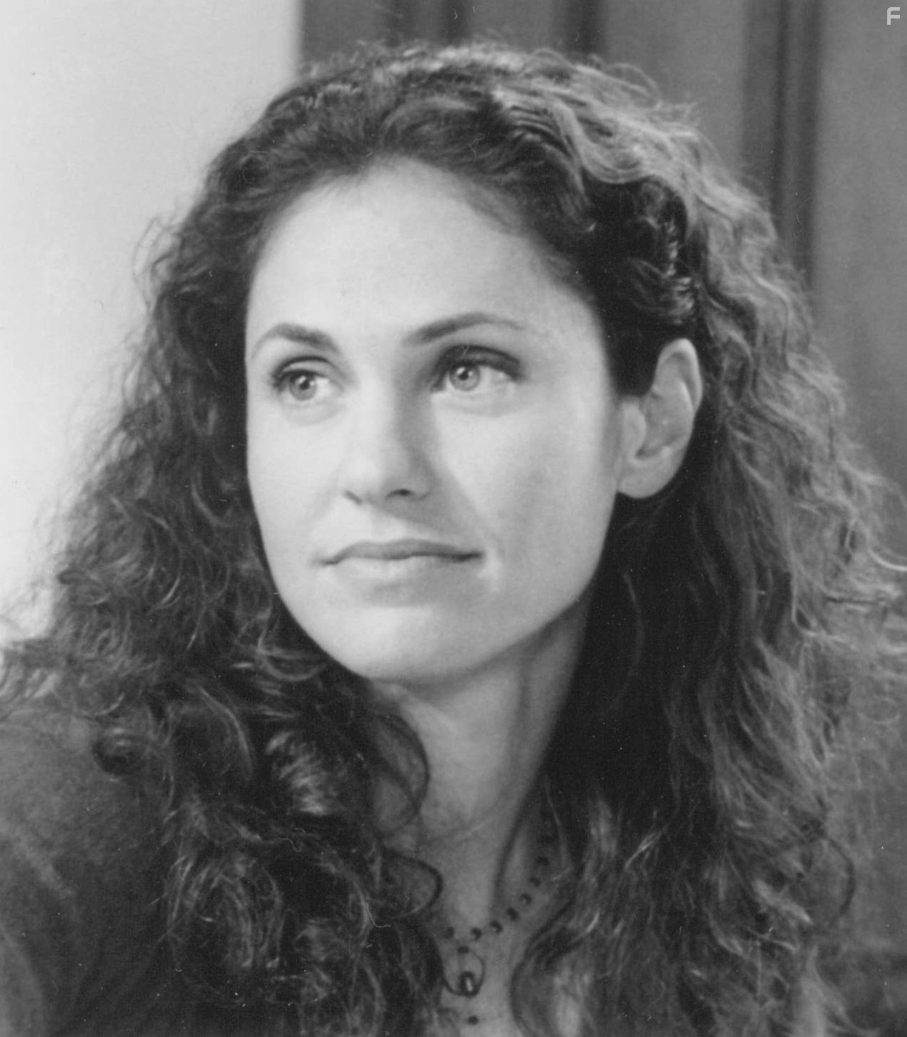 Amy Brenneman in Твои друзья и соседи (1998)
