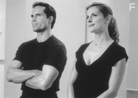 Nastassja Kinski and Jason Patric in Твои друзья и соседи (1998)