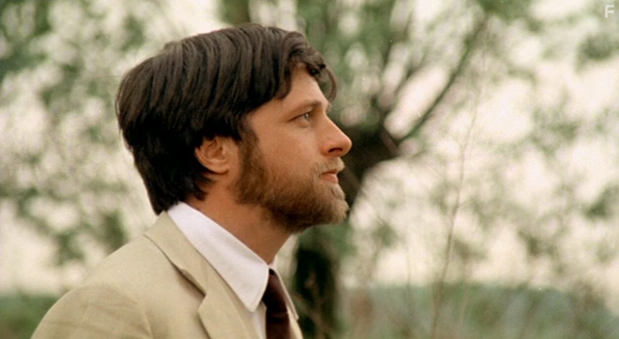 Lino Capolicchio in Дом со смеющимися окнами (1976)