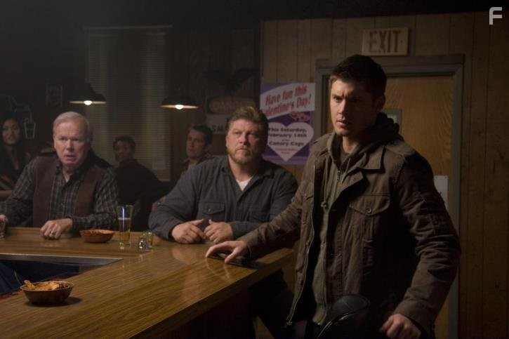 Kevin Tighe and Jensen Ackles in Мой кровавый Yалентин (2009)