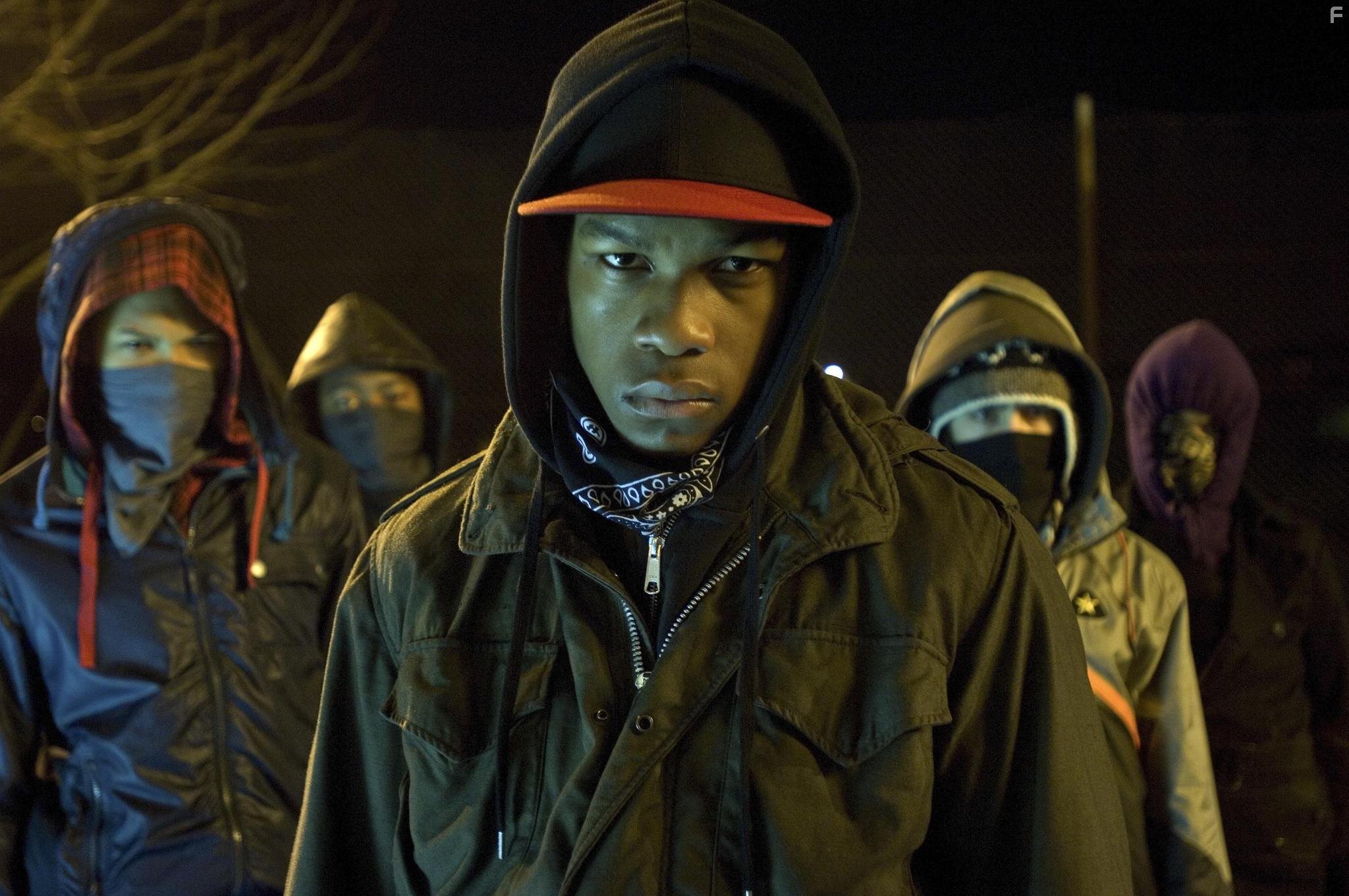 Franz Drameh, Alex Esmail, Leeon Jones, and John Boyega in Чyжие на районе (2011)