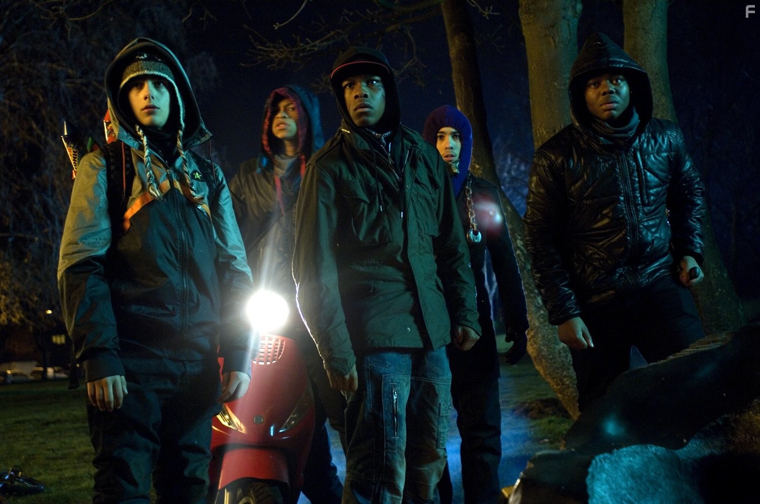 Franz Drameh, Alex Esmail, Leeon Jones, John Boyega, and Simon Howard in Чyжие на районе (2011)