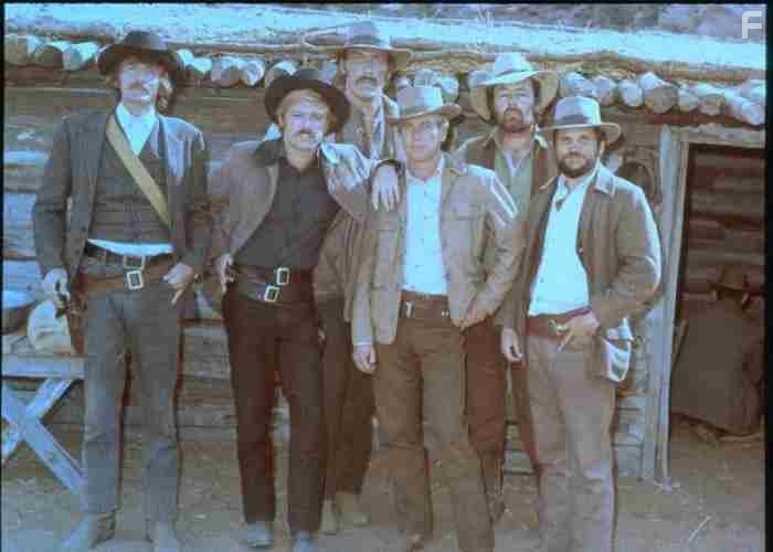 Paul Newman, Robert Redford, Ted Cassidy, Charles Dierkop, and Timothy Scott in Буч Кэссиди и Сандэнс Кид (1969)
