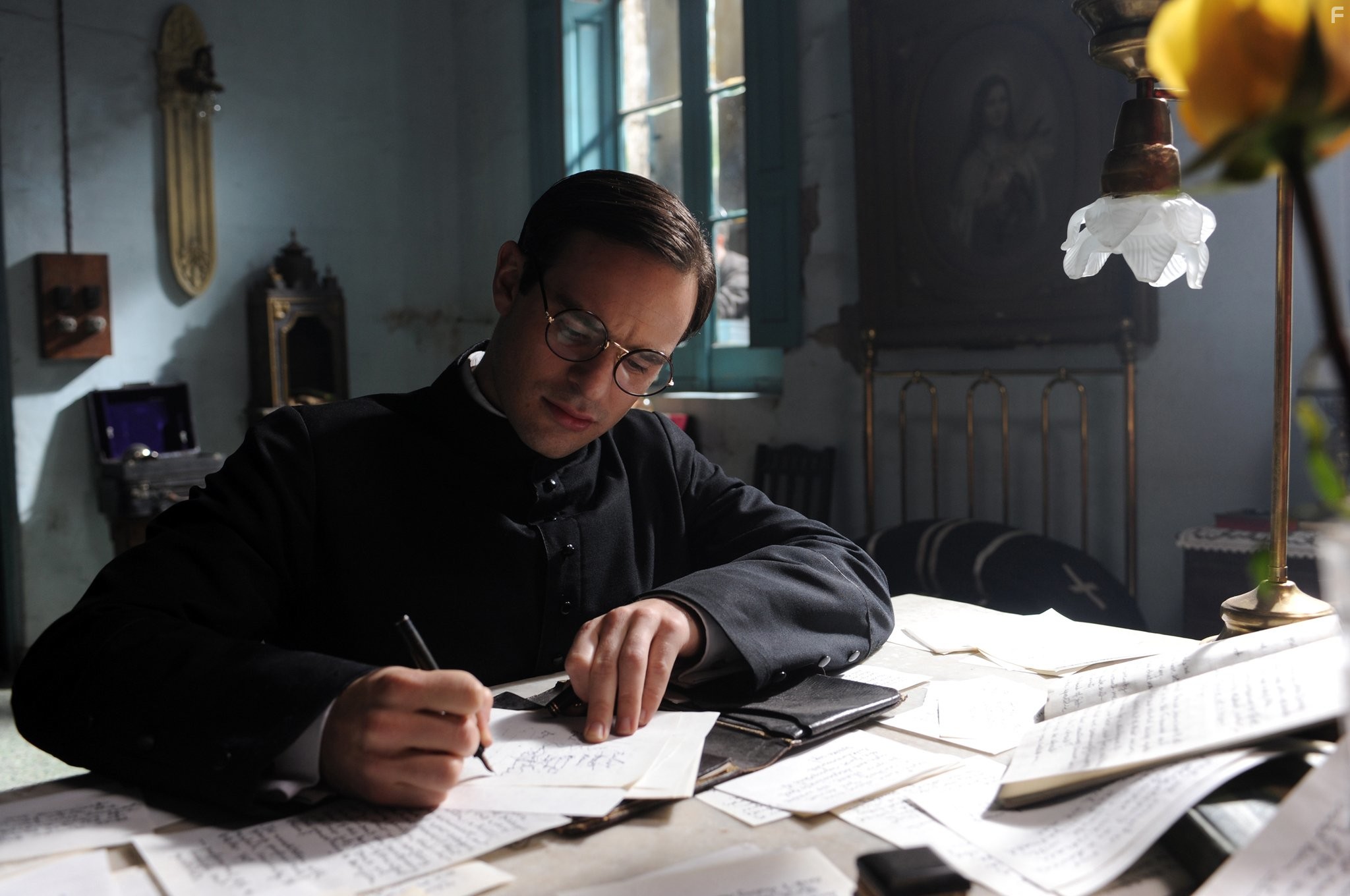 Charlie Cox in Там обитают драконы (2011)