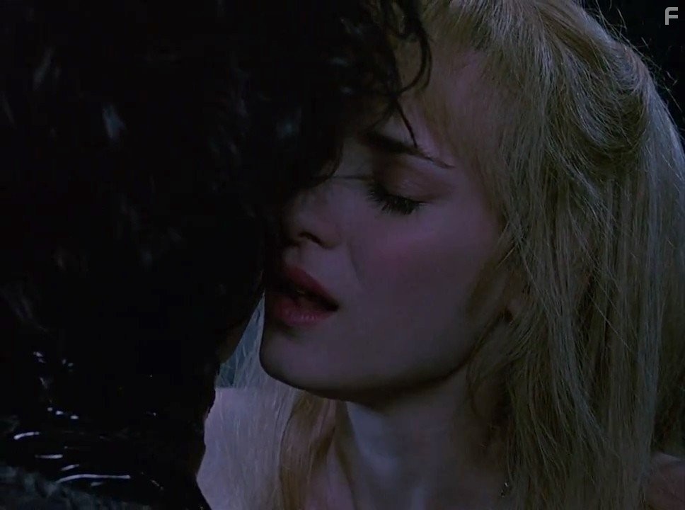 Johnny Depp and Winona Ryder in Эдвард руки-ножницы (1990)