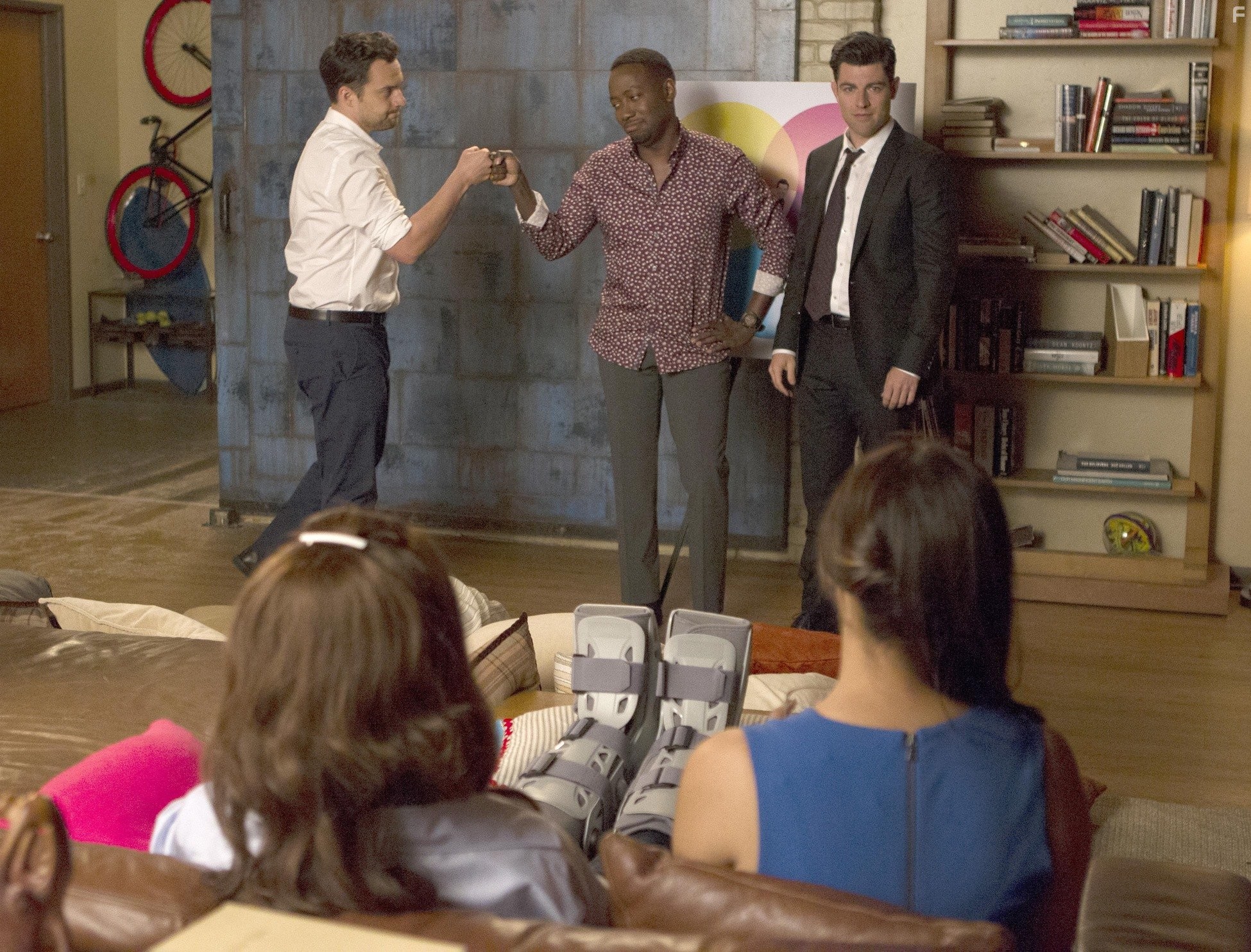 Max Greenfield, Lamorne Morris, and Jake Johnson in Новенькая (2011)