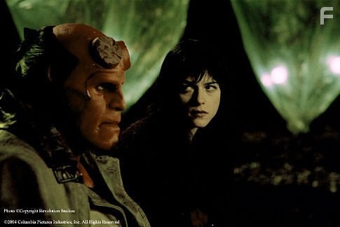 Ron Perlman and Selma Blair in Хеллбой: Герой из пекла (2004)