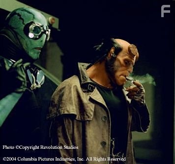 Ron Perlman and Doug Jones in Хеллбой: Герой из пекла (2004)