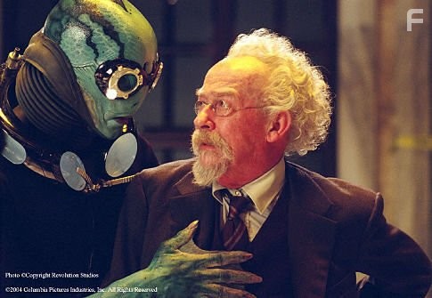 John Hurt and Doug Jones in Хеллбой: Герой из пекла (2004)