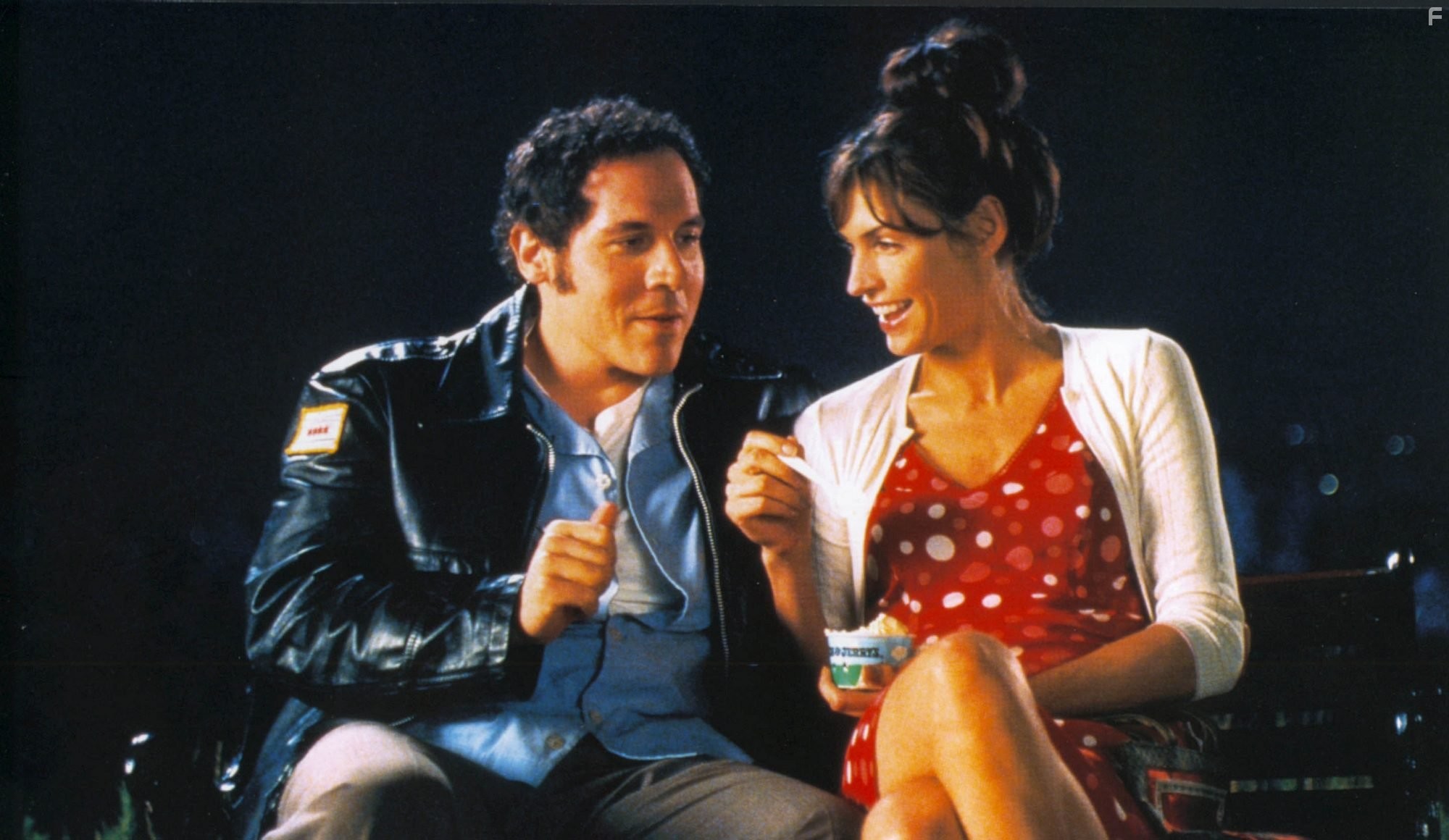 Famke Janssen and Jon Favreau in Любовь и секс (2000)