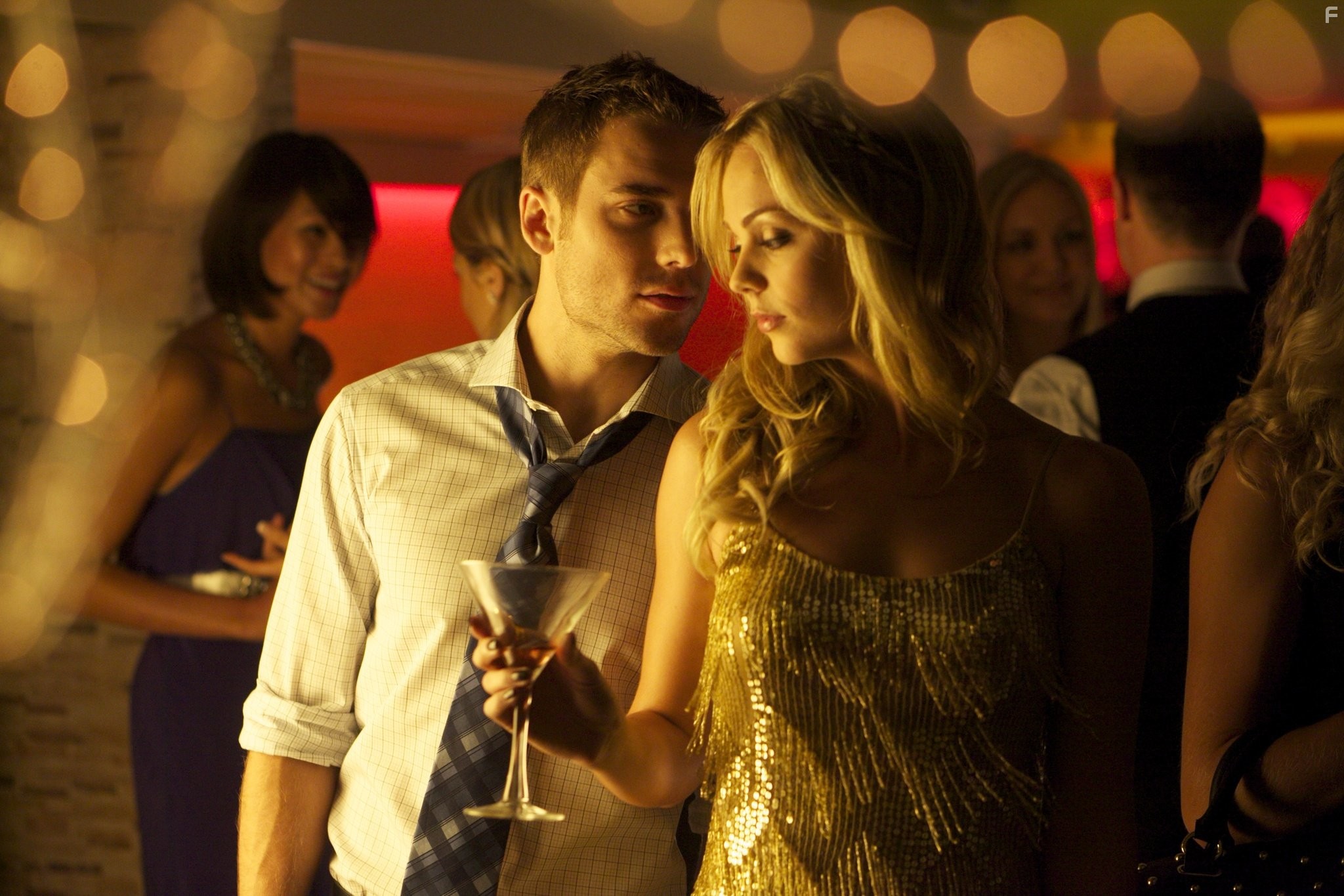 Laura Vandervoort and Dustin Milligan in Неназванный (2011)
