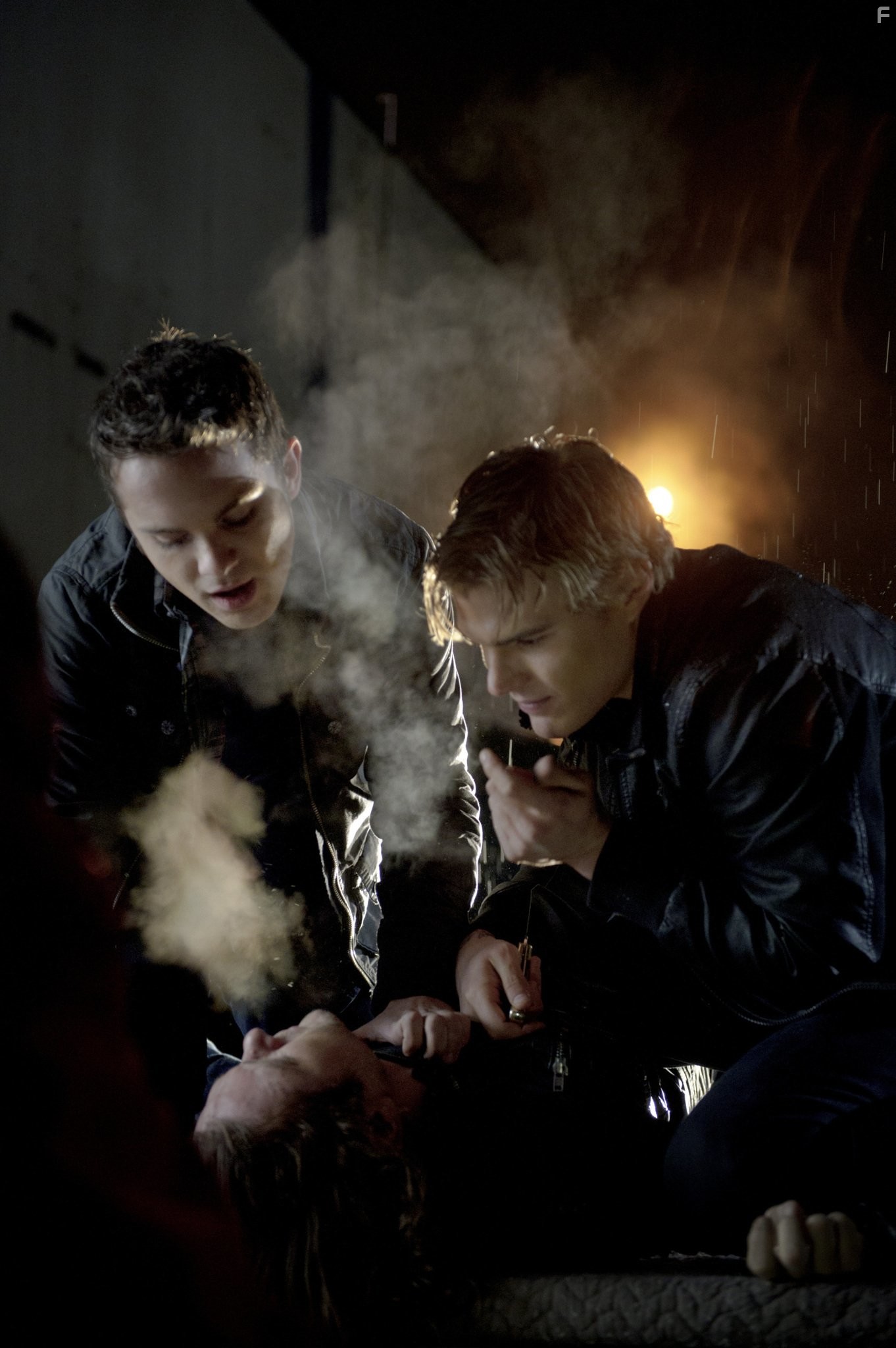 Thomas Dekker, Michael Graziadei, and Chris Zylka in Тайный круг (2011)