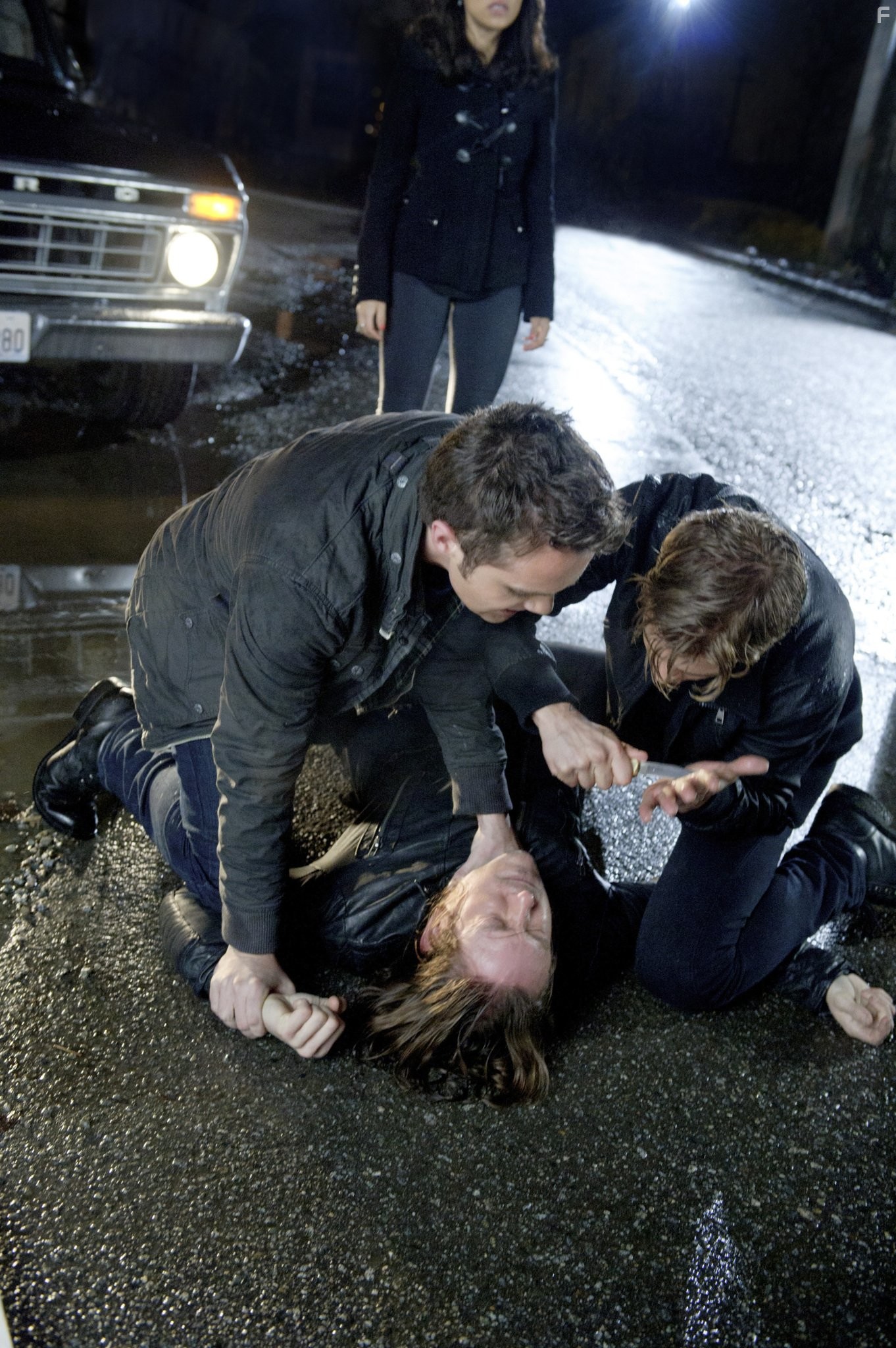 Thomas Dekker, Michael Graziadei, Jessica Parker Kennedy, and Chris Zylka in Тайный круг (2011)