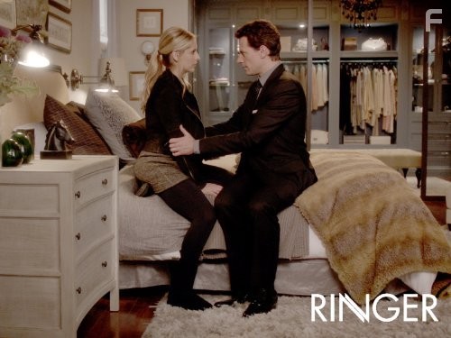 Sarah Michelle Gellar and Ioan Gruffudd in Двойник (2011)