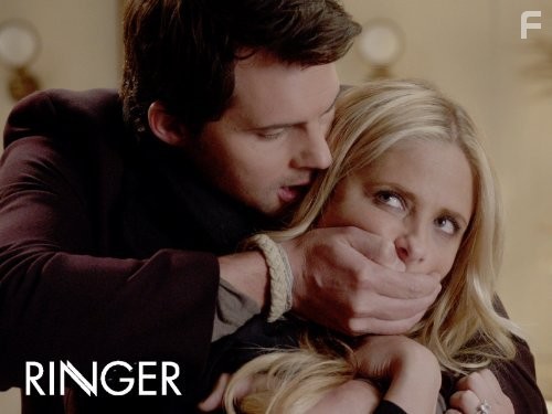 Sarah Michelle Gellar and Kristoffer Polaha in Двойник (2011)