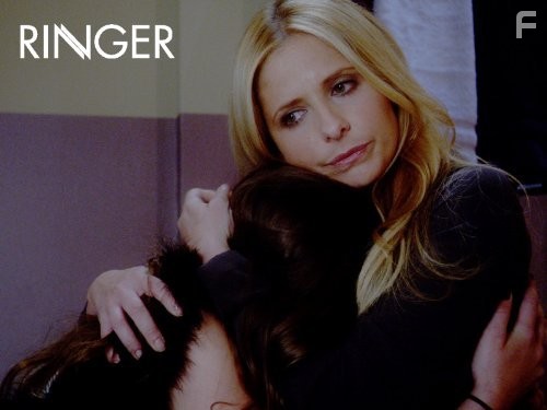 Sarah Michelle Gellar and Zoey Deutch in Двойник (2011)