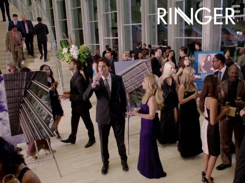 Sarah Michelle Gellar and Kristoffer Polaha in Двойник (2011)